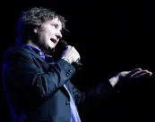 Mistr vtipu Dylan Moran vás dožene k slzám hned třikrát, v Divadle U Hasičů a Kině Lucerna