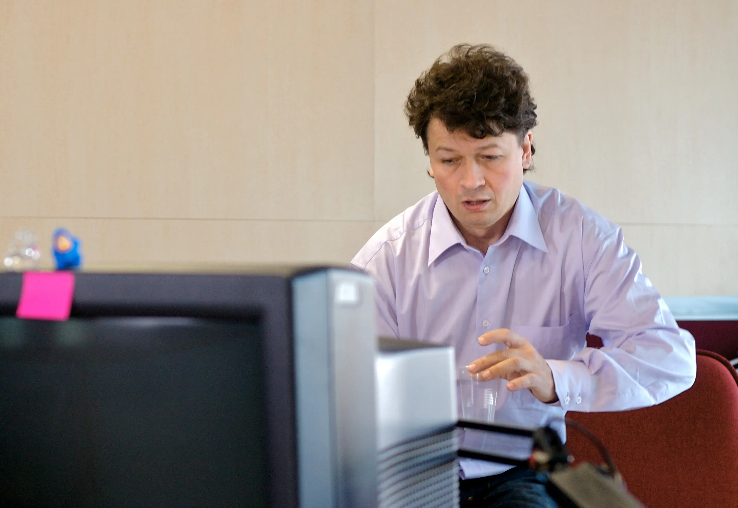 Režisér úspěšných komedií Snowboarďáci a Rafťáci nám ukáže, jak sbalit holku. A můžete jí být i vy!