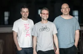 Šlajer, Špaček a Štindl, tři spoutaní držitelé Českých lvů jdou společně na další Místa, tentokráte za diváky