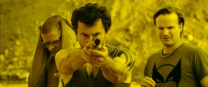 Všiváci ve Varech! Podívejte se na ukázky z filmu, kde nechybí peroxidová blondýna Tereza Voříšková.