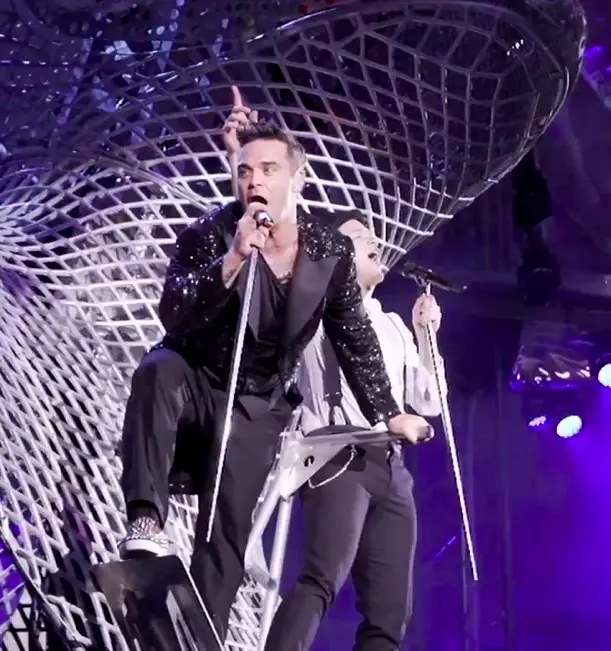 robbie-williams-v-28-kinech-v-primem-prenosu-1