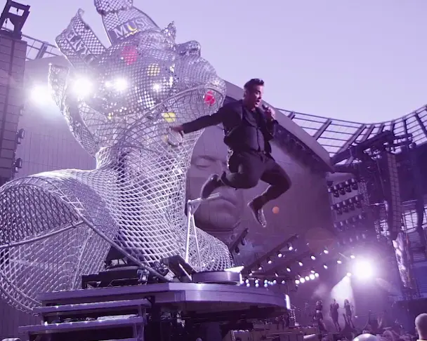 robbie-williams-v-28-kinech-v-primem-prenosu-2