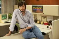 Recenze: Jobs - příběh vizionáře má tvář Ashtona Kutchera a špatný scénář