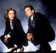 Troška nostalgie: Jak vypadají Mulder a Scullyová, Frasier a hrdinky v Mystic Pizza po letech? Koukněte se.