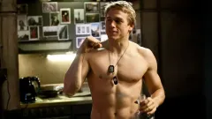 Charlie Hunnam konečně promluvil o svém odstupu z Padesáti odstínů šedi