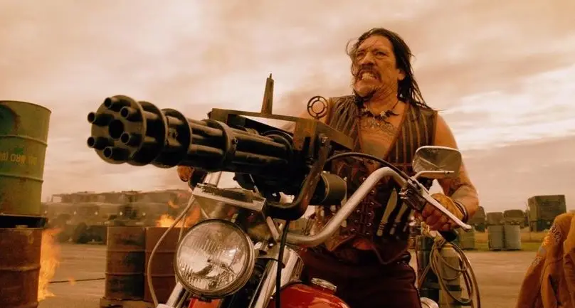 recenze-machete-zabiji-a-vysava-teleportacnimi-parpsky-1