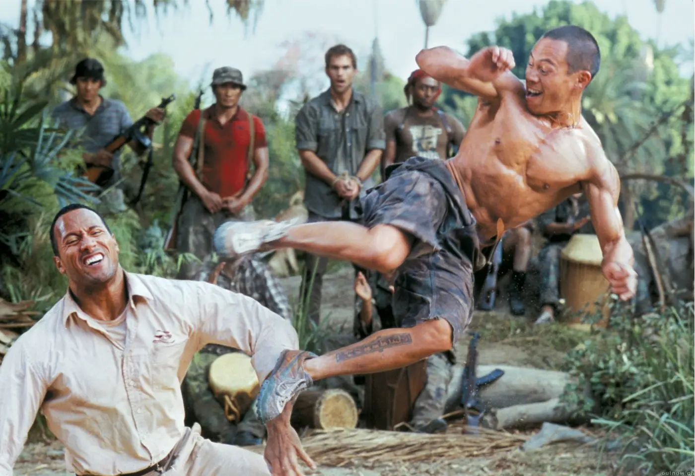 Peter Berg a Dwayne Johnson by rádi natočili pokračování Vítejte v džungli