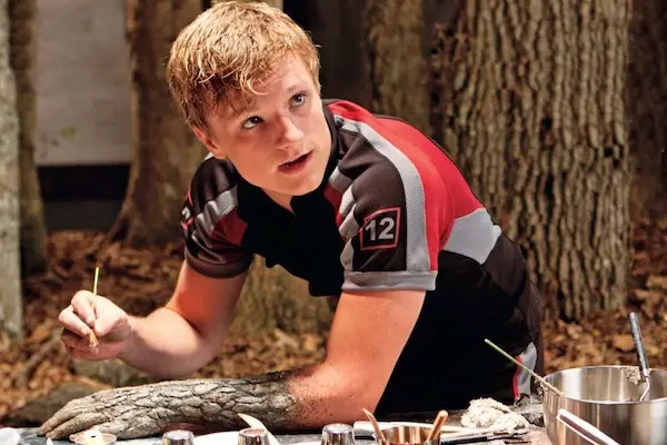 6-duvodu-kvuli-kterym-je-peeta-uzitecnejsi-v-hunger-games-vrazedne-pomste-1