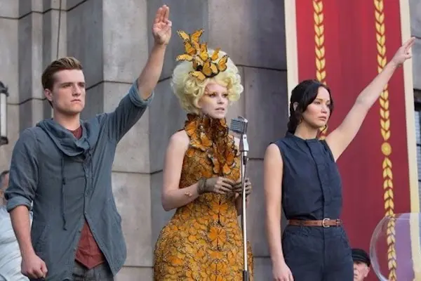 6-duvodu-kvuli-kterym-je-peeta-uzitecnejsi-v-hunger-games-vrazedne-pomste-3