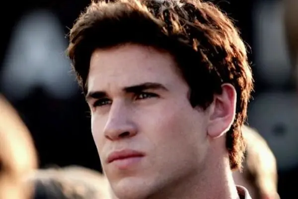 6-duvodu-kvuli-kterym-je-peeta-uzitecnejsi-v-hunger-games-vrazedne-pomste-5