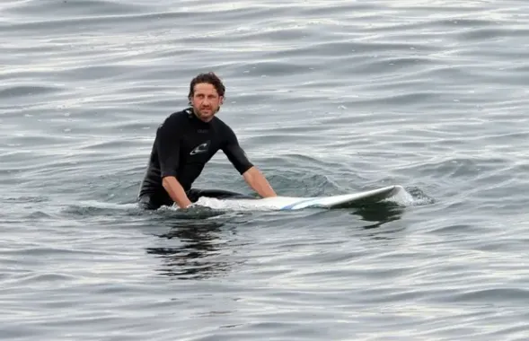 Bod zlomu v novém hávu. Hlavním surfujícím padouchem bude Gerard Butler!