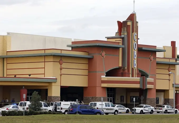 Smrt v přímém přenosu: V Americe se střílelo v kině při promítání Na život a na smrt