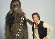 Chewie zveřejnil fotky z vlastního archivu z natáčení Star Wars a nechybí princezna Leia v bikinách!