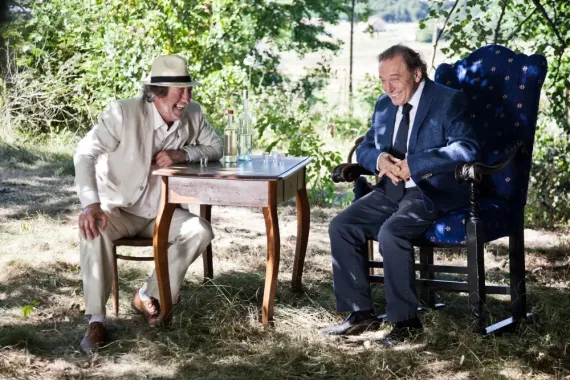 Recenze: Dědictví aneb Kurva se neříká – když se schopnost vtipu nepodědí