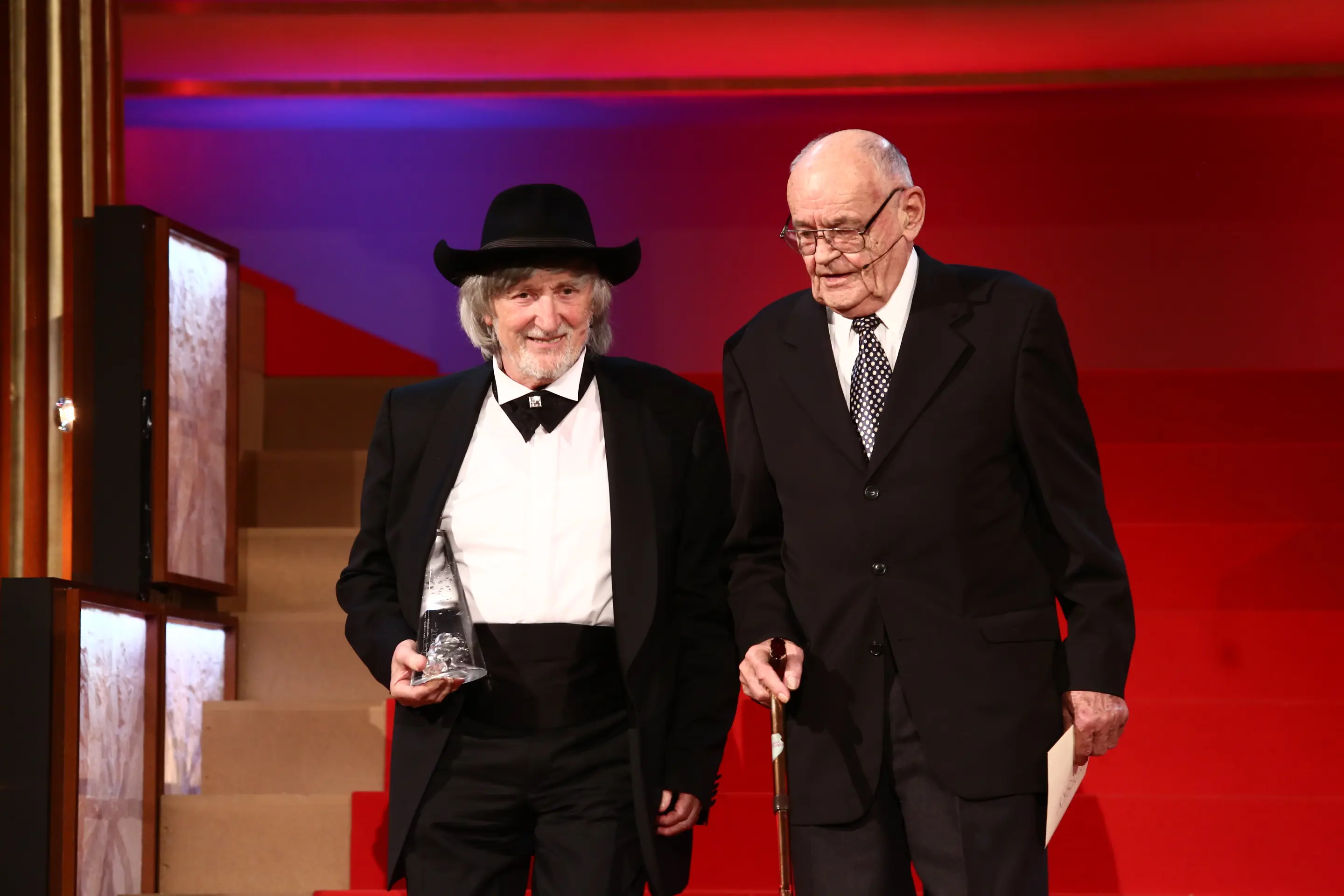 zapisky-z-rudolfina-ceska-filmova-a-televizni-akademie-se-nazrala-a-ze-lva-zbyly-jen-zbytky-2