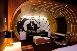 Ráj pro fanoušky Jamese Bonda - luxusní hotelový apartmán ve stylu 007!