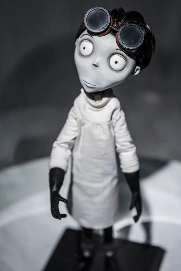 tim-burton-praha-ma-skvelou-energii-a-navic-si-tu-ceni-loutek-to-se-mi-libi-10