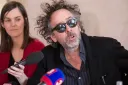 Tim Burton: „Praha má skvělou energii. A navíc si tu cení loutek. To se mi líbí.“