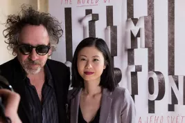 VIDEOROZHOVOR s Jenny He, kurátorkou výstavy Tim Burton a jeho svět. SOUTĚŽTE o lístky na výstavu.