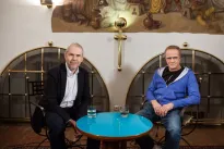 Na plovárně s hvězdami: Marek Eben vyzpovídá Dana Browna, Christophera Lamberta a Tima Burtona