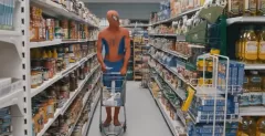 Co pokaždé dostane Spider-Mana, když jde nakupovat?