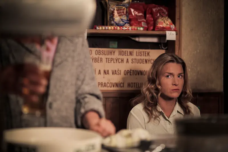 Dejvické divadlo ve filmu. Díra u Hanušovic se představuje teaserem.