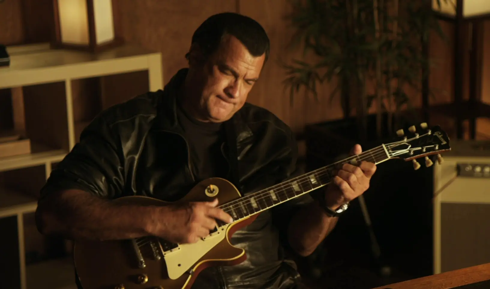 Na Rock for People míří Steven Seagal - nepředstaví se v akční roli, ale jako kytarista a zpěvák