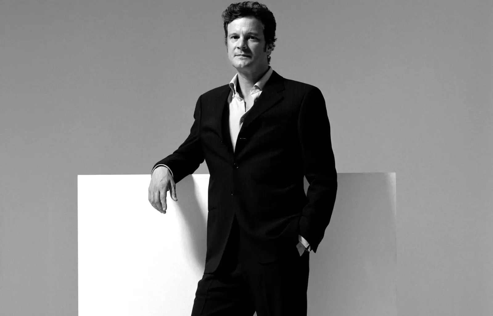 Colin Firth bude produkovat thriller s drony, v němž se bude hrát o život devítileté holčičky