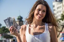 OBRAZEM: Na Vltavě se křtilo DVD Vlka z Wall Street. Mrkněte se na fotoreport.