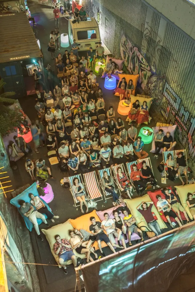 hvezdy-na-platne-i-nad-hlavou-letni-kina-jsou-tady-3