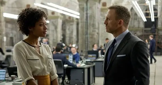 na-nataceni-24-bonda-si-pockame-scenar-neprosel-u-studia