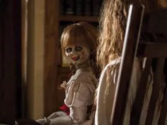 Strašidelná panenka z hororu V zajetí démonů má datum premiéry