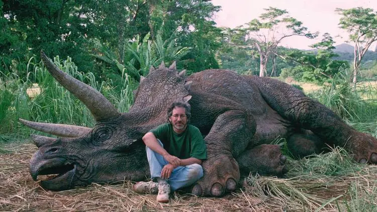 Absurdní historie: Lidé na Facebooku věřili, že Steven Spielberg zabil živého Triceratopse!