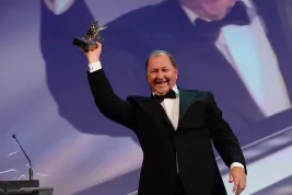 OBRAZEM: Zlatého lva za nejlepší film získal na festivalu v Benátkách Holub, který seděl na větvi a přemýšlel o životě