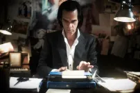 Hudebník a scenárista Nick Cave se představí v jedinečném filmu. Soutěžte o lístky na pražskou premiéru a další ceny.