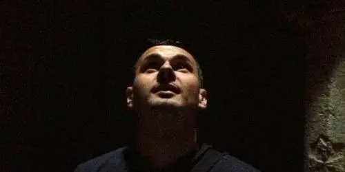 reziser-za-mrizemi-tvrda-pripominka-toho-co-je-totalitni-rezim-1