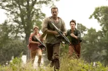 Theo James - Rezistence (2015), Obrázek #3