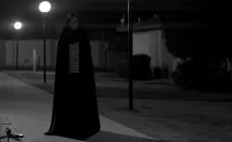 Sheila Vand - Sama nocí tmou (2014), Obrázek #4