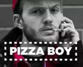 Arrivenazdar! O slovo se hlásí online seriál Pizza Boy.