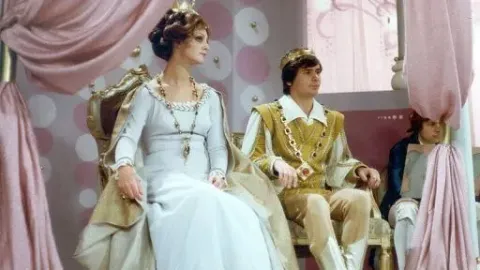 Předeme, předeme zlatou nitku