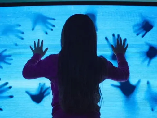Remake klasiky Poltergeist má první fotografie, plakát a trailer!