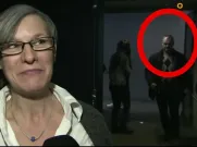 Vtipné video: Osamělý muž přistižen na promítání Padesáti odstínů šedi