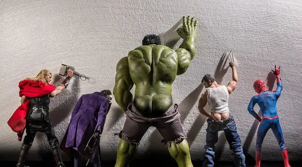 co-delaji-superhrdinove-kdyz-se-nikdo-nediva-14