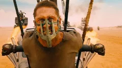 Šílený Max: Zběsilá cesta - Nový trailer je něco mezi Falloutem, Hory mají oči a náběhem na infarkt