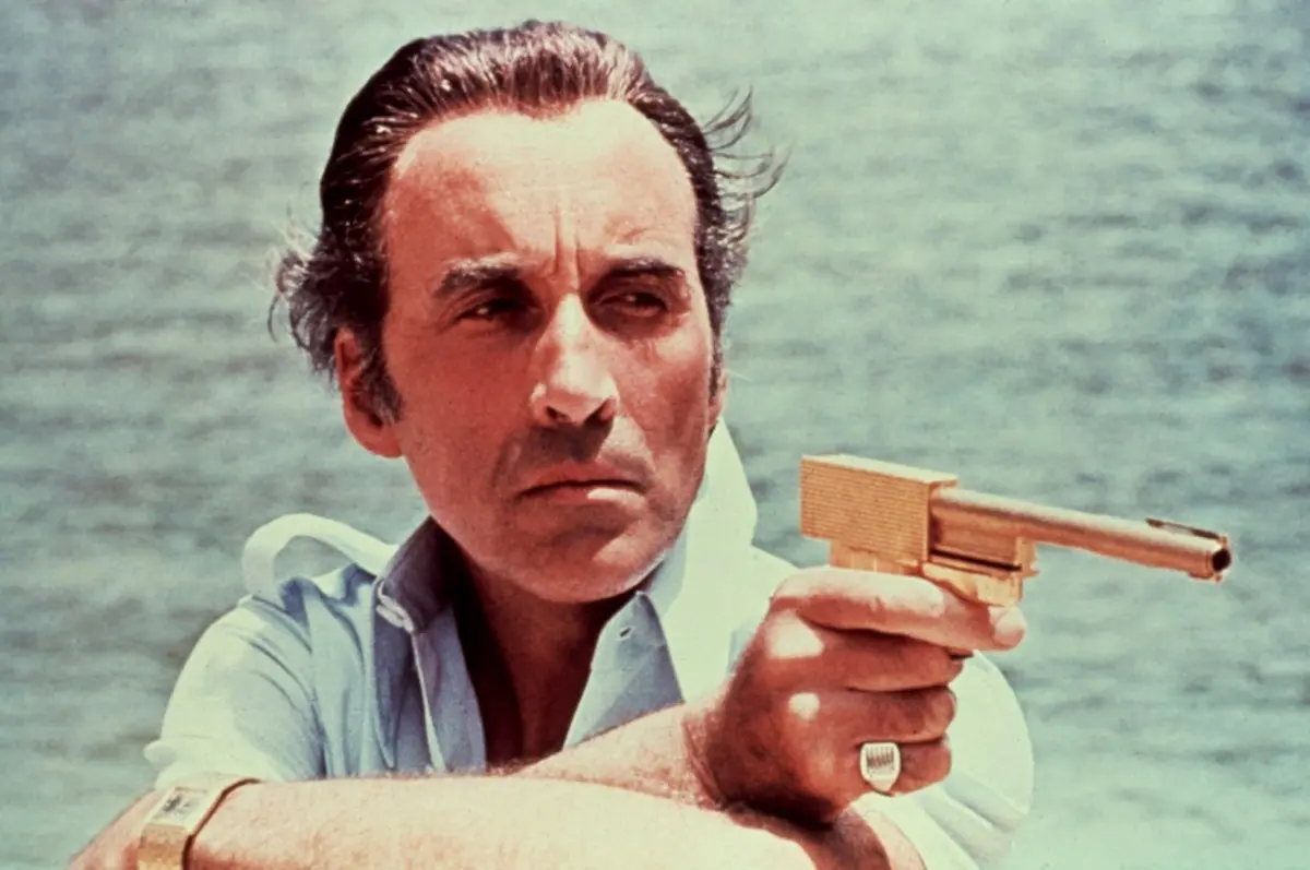 zemrel-herec-christopher-lee-predstavitel-drakuly-sherlocka-holmese-sarumana-a-hrabete-dooku-2