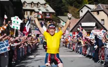 Lance Armstrong: Pád legendy: Trailer - Vyhrávání měl v krvi. Bohužel doslova.