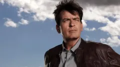 Charlie Sheen - nahý a nebezpečný