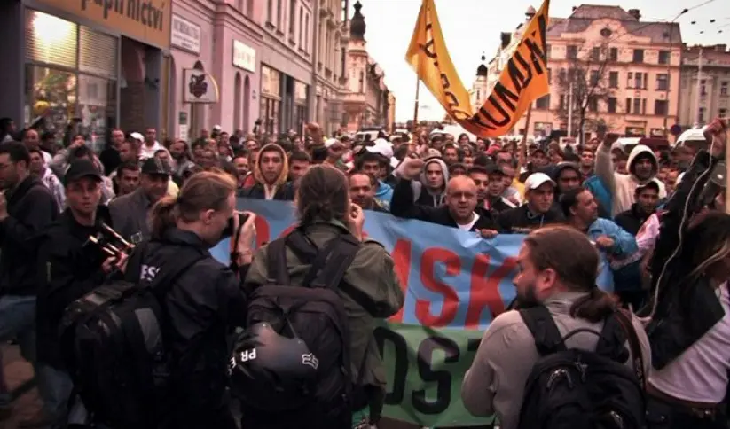 Recenze: Češi proti Čechům - film, který nedělá hanbu žánru "dokument"