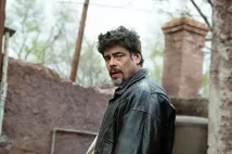Benicio Del Toro - Perfektní den (2015), Obrázek #8