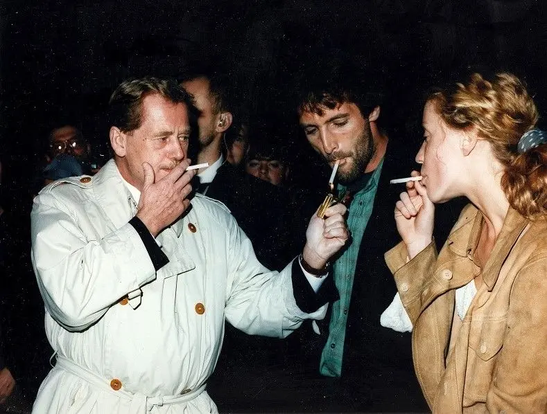 tomas-vorel-nadeluje-pod-stromecek-skritka-pro-rok-2016-reziserskou-verzi-kamenneho-mostu-3